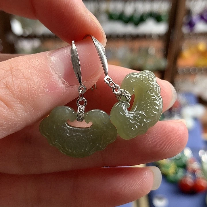 和田玉银S925镶嵌耳饰如意锁晴水绿20左右