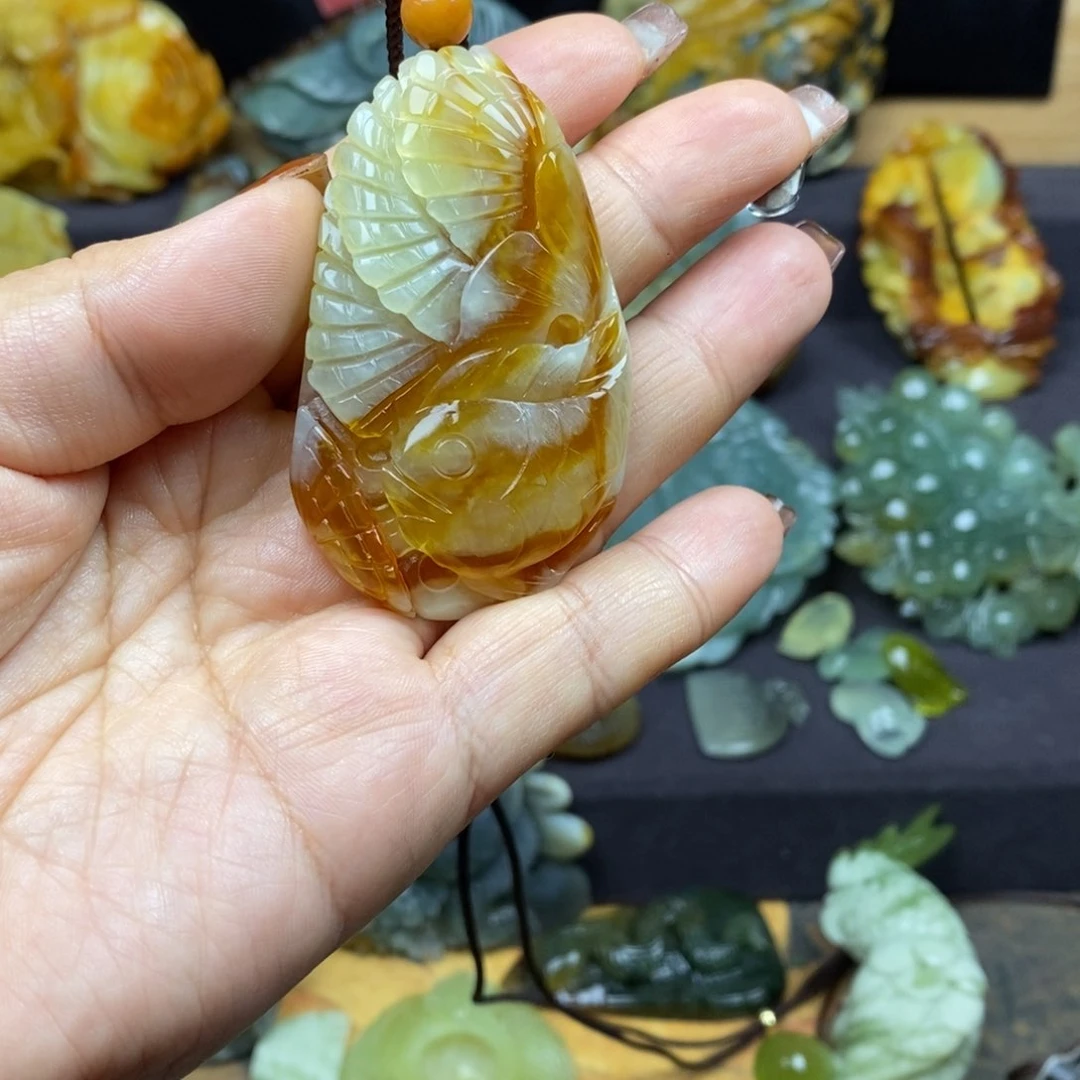 蛇纹石玉颈饰未镶嵌