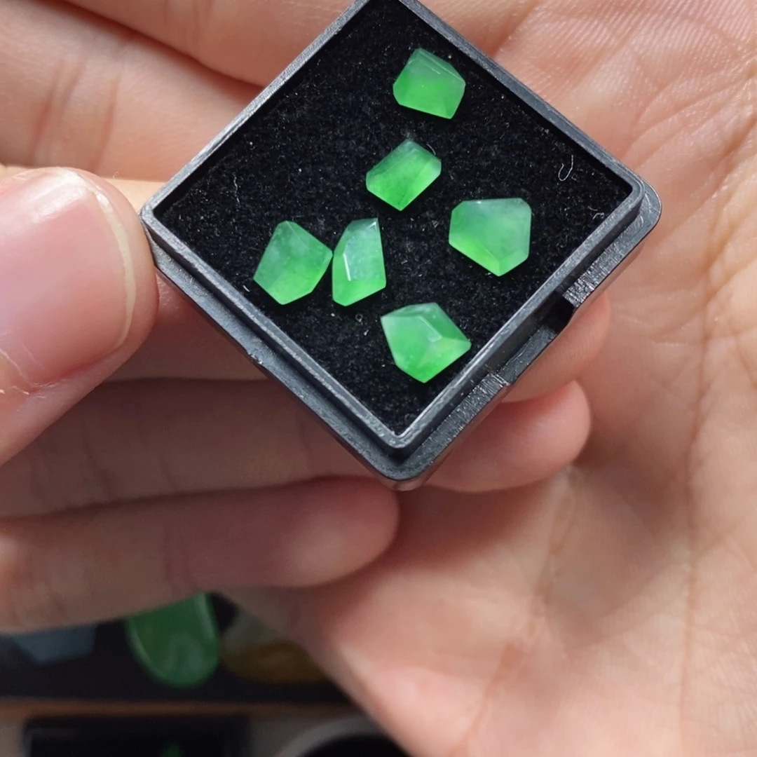 翡翠挂件未镶嵌翡翠珠宝翡翠珠宝