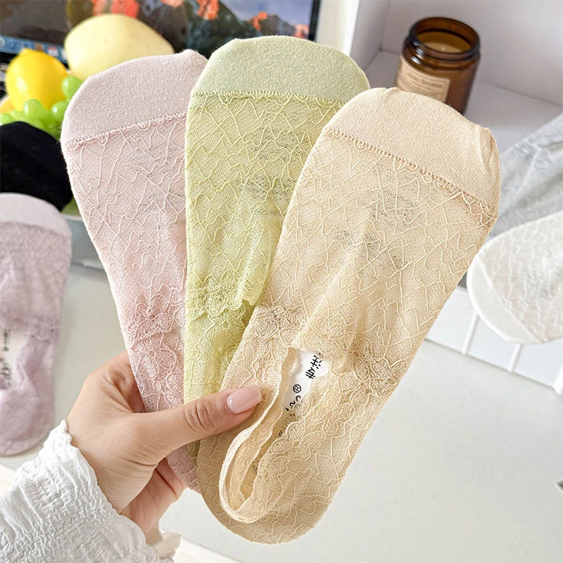 每个漂亮的女生都喜欢的精致船袜哦! !真的好穿!不掉跟的船袜!