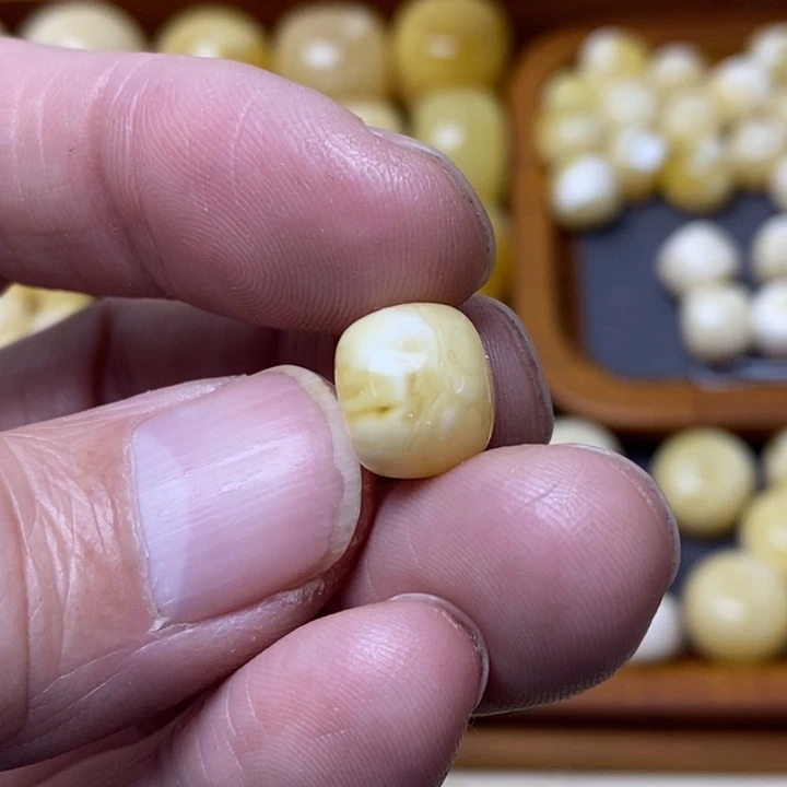 蜜蜡琥珀画未镶嵌今****呢