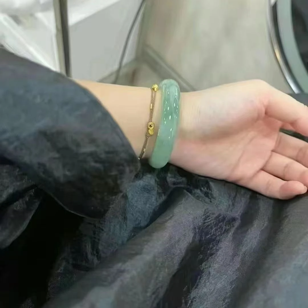 青花冰透镯子飘绿白手镯女款时尚