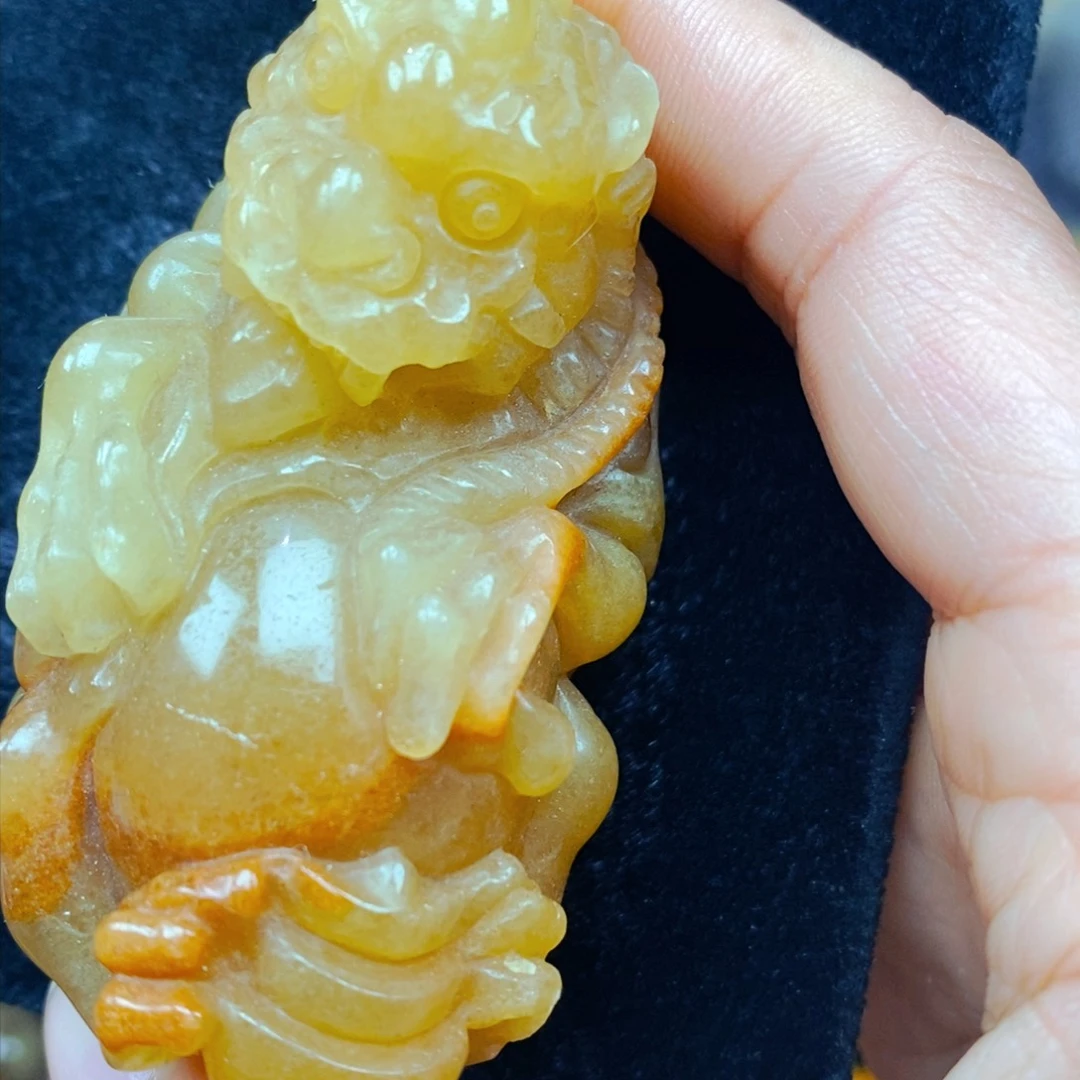 未镶嵌石英质玉（黄龙玉）颈饰