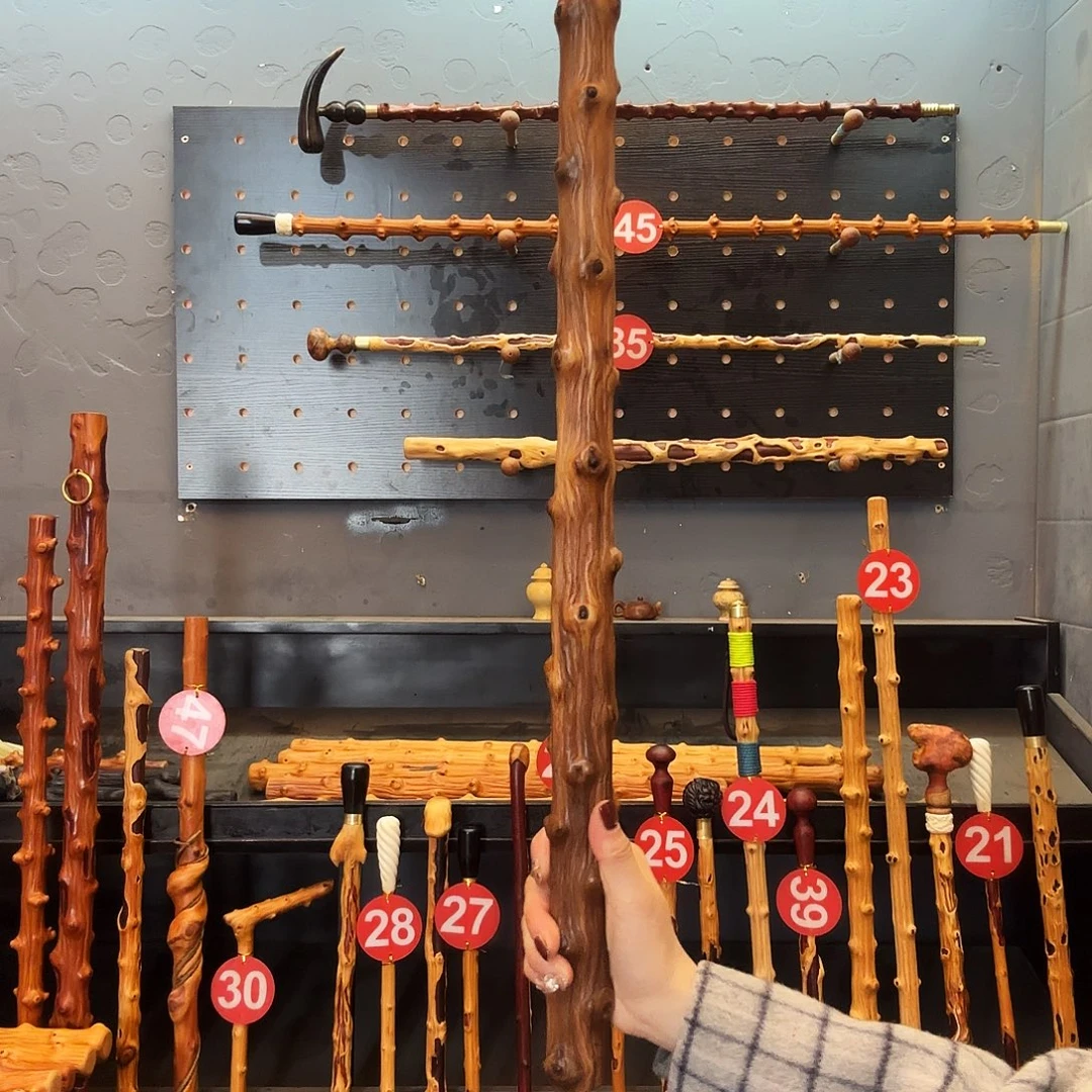 路***人60公分左右长，短棍