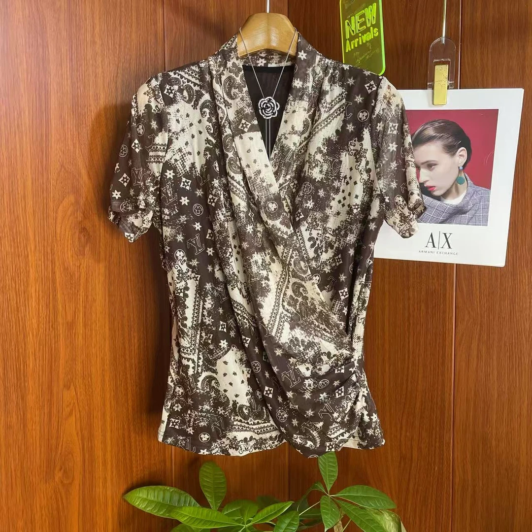 25037时尚洋气上衣大牌印花显瘦女装夏季短袖小衫V领大码女装百搭