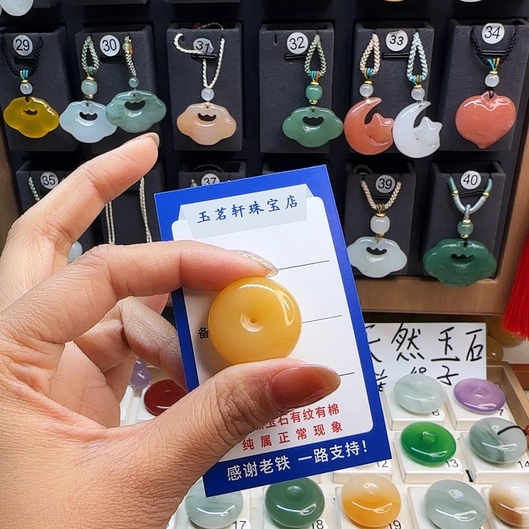 石英质玉未镶嵌颈饰