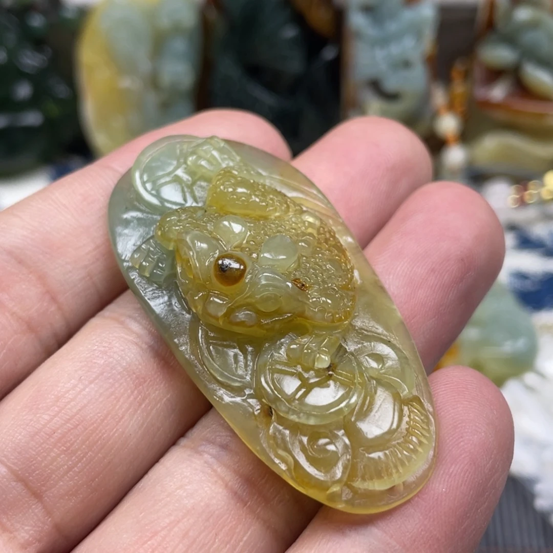 蛇纹石玉颈饰未镶嵌吊坠