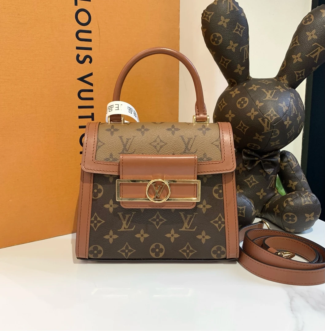 99新 LouisVuitton/路易威登 新款达芙妮手提邮差包 芯片款/4570