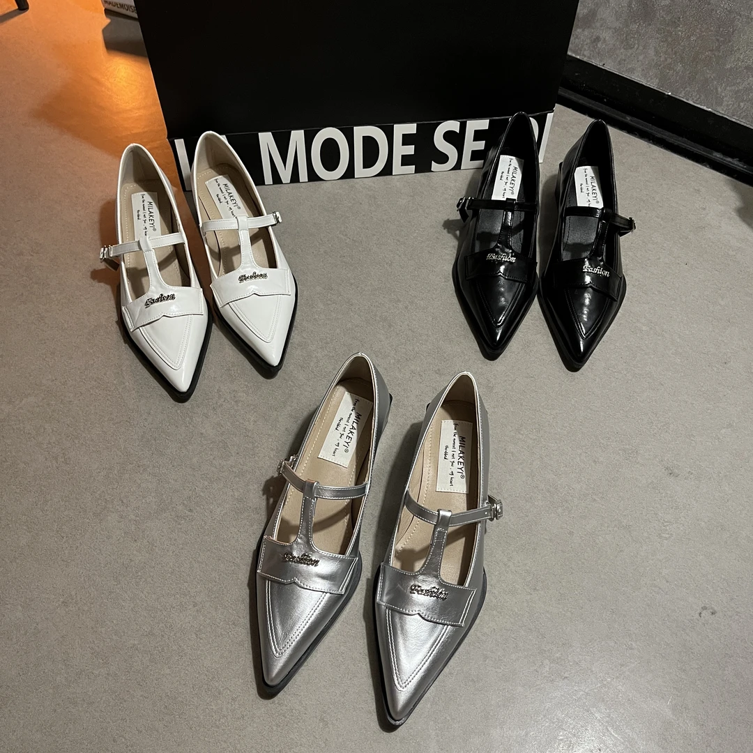 2025年春夏新款字母一字带搭扣绝美时尚百搭气质网红爆款女跟鞋