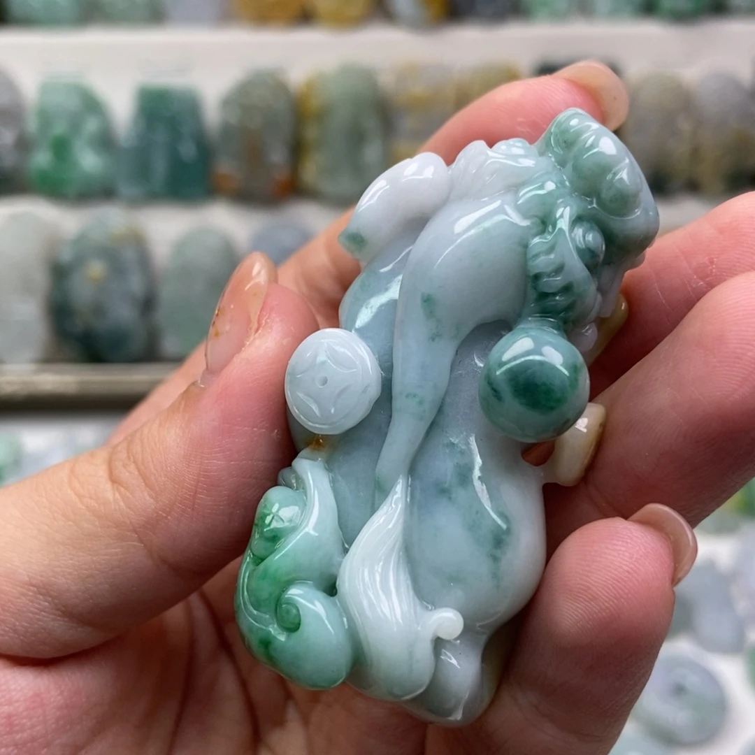 翡翠未镶嵌吊坠(赠链)