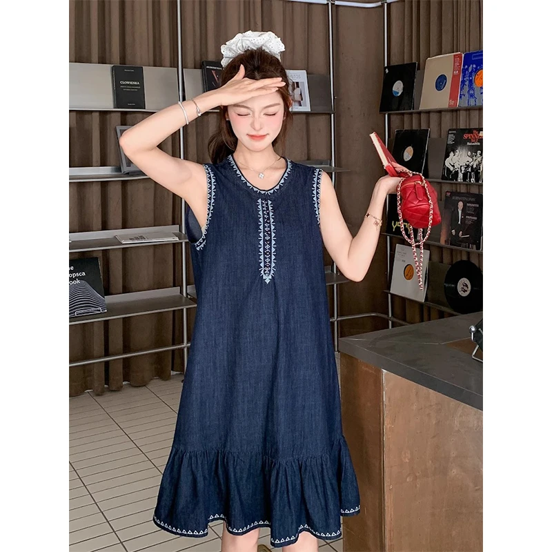 深蓝色连衣裙女2025夏季新款复古风时尚百搭刺绣小众牛仔背心裙子
