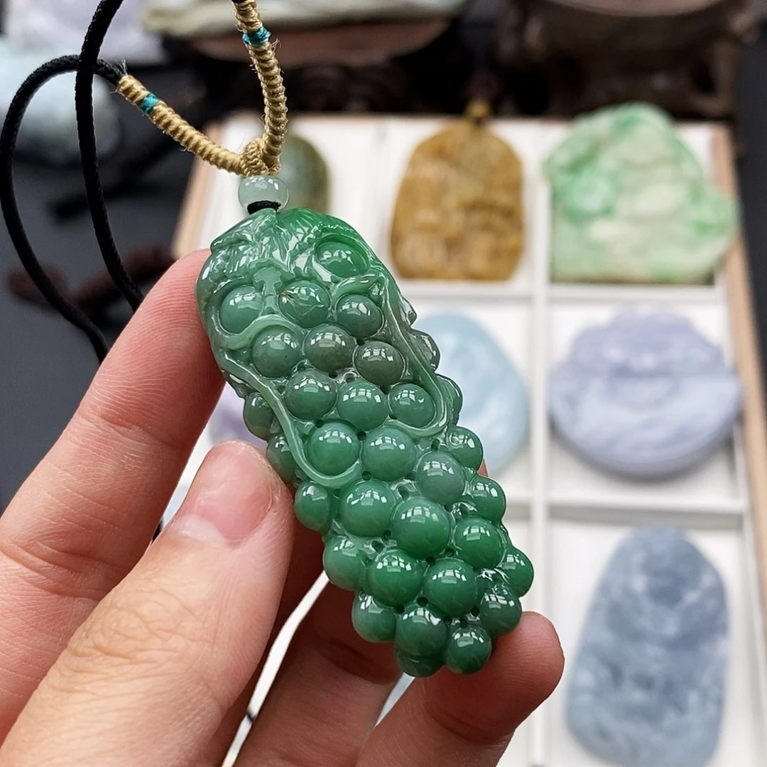 翡翠未镶嵌颈饰如****。缅甸翡翠a货