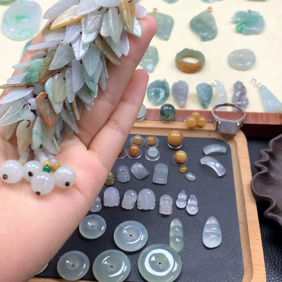 颈饰未镶嵌翡翠车挂