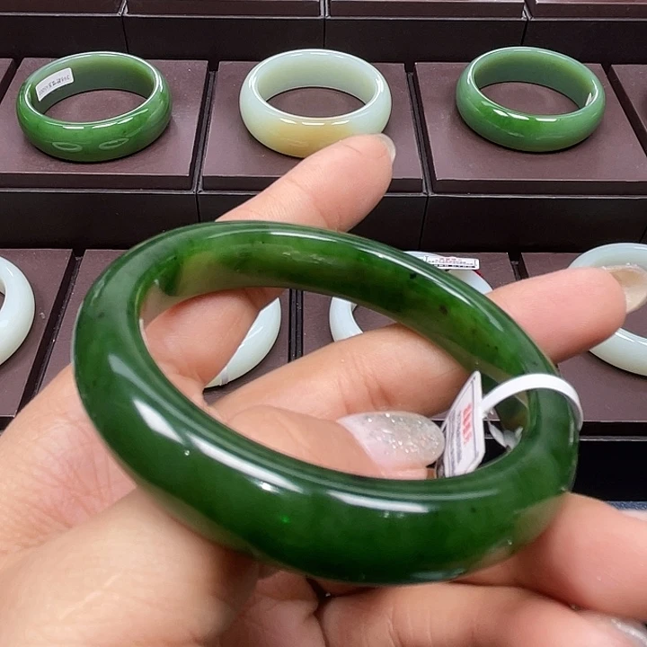 和田玉（碧玉）未镶嵌手镯