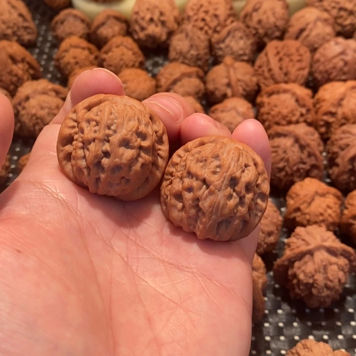 吊坠文玩核桃米***坦红锦鲤