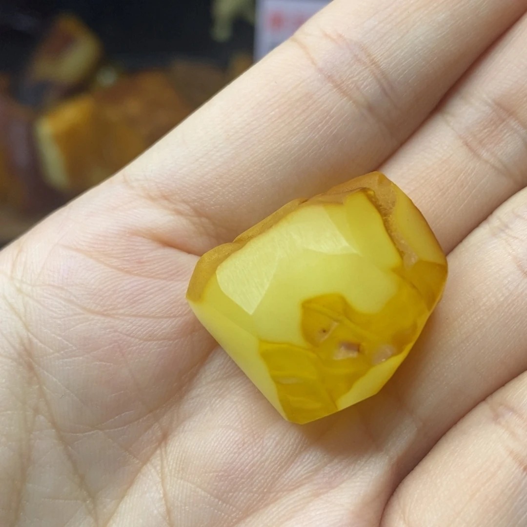 裸石琥珀未镶嵌妞**健星