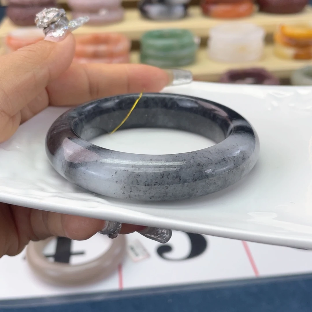 發****石英岩玉手镯未镶嵌