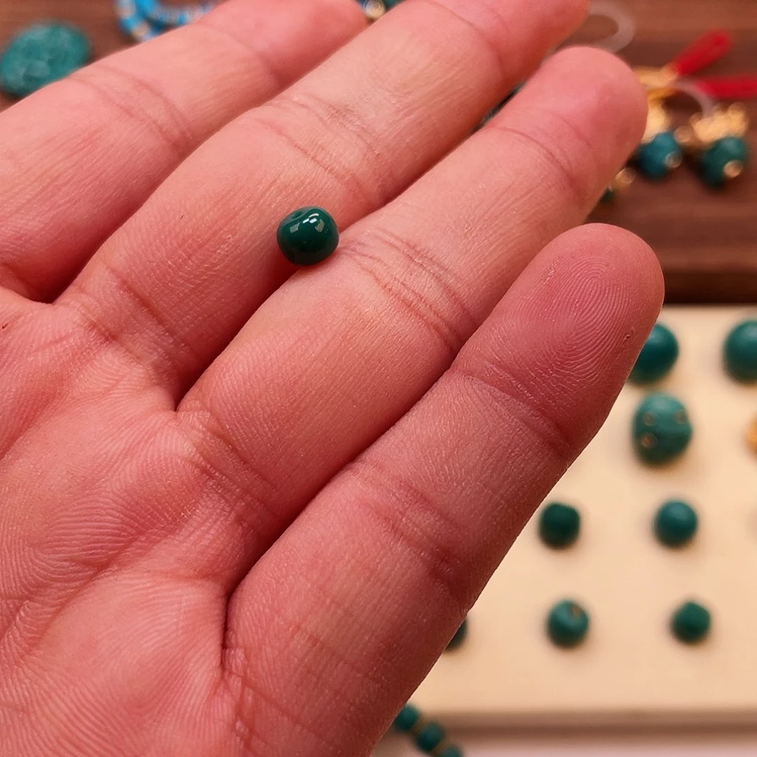 绿松石颈饰未镶嵌