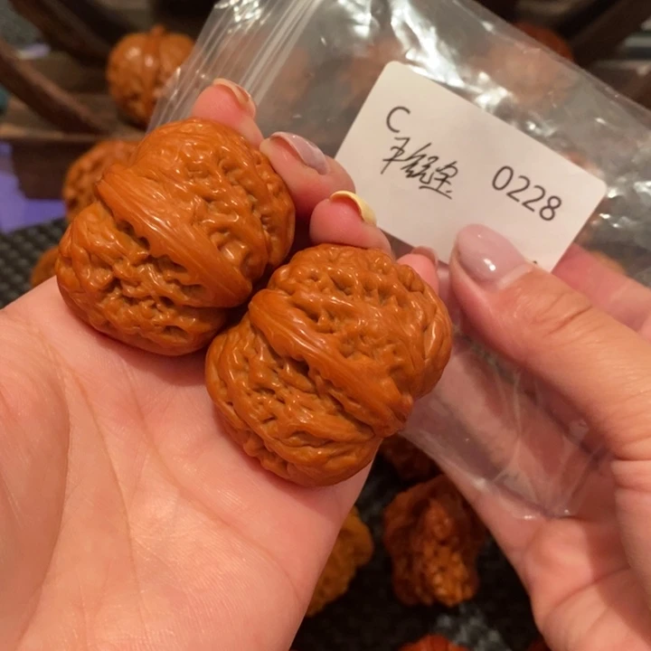 梓***江文玩核桃把件精品