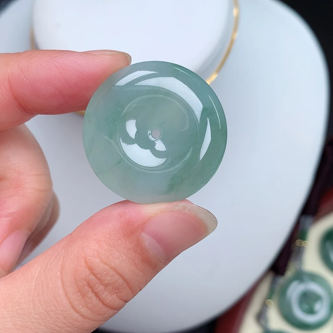 翡翠颈饰未镶嵌平安扣