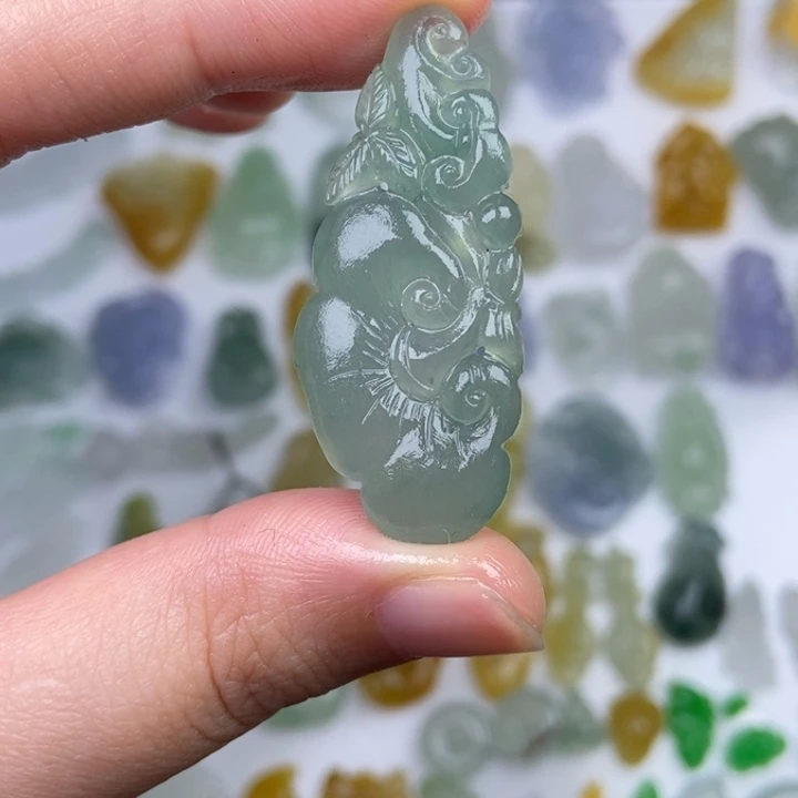 定制翡翠未镶嵌如意