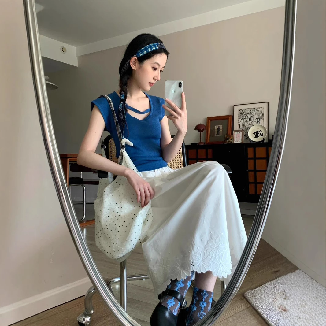 2025春夏新款设计感花朵系带针织短袖上衣百搭白色显瘦半身裙套装