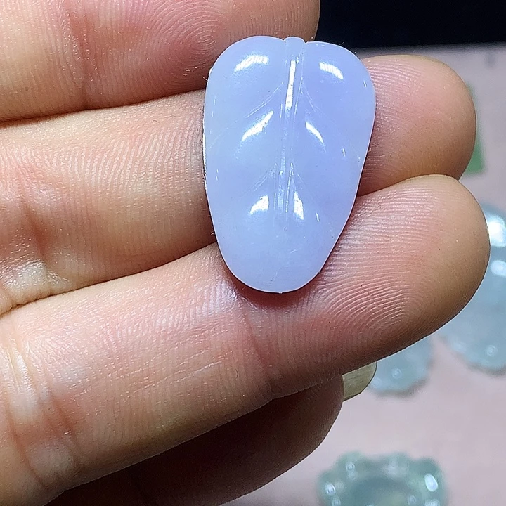 翡翠未镶嵌颈饰紫色叶子