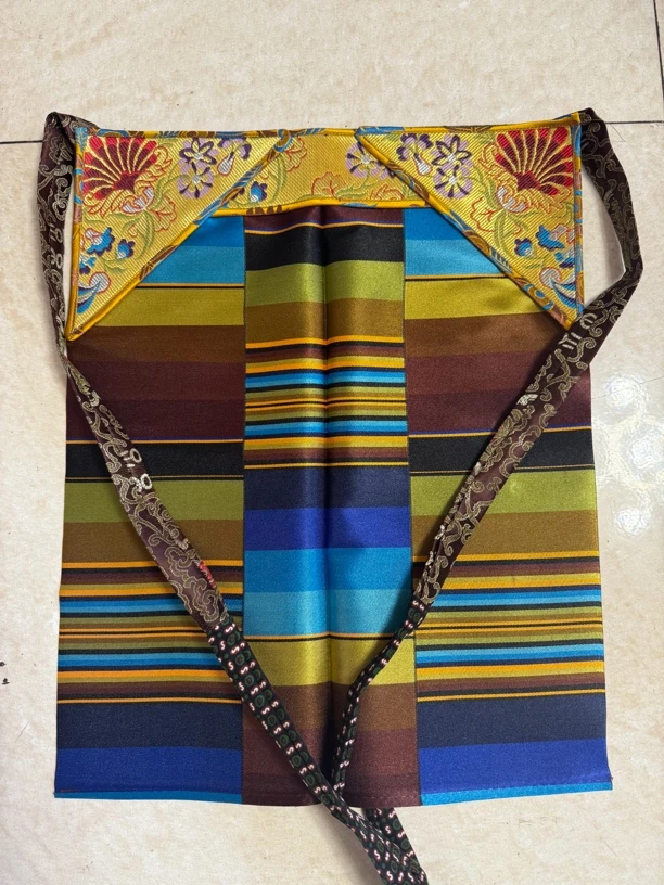 小孩丝线邦典有三角的