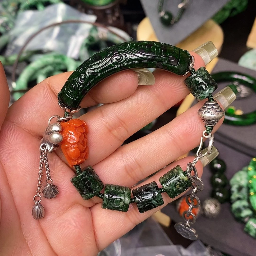 未镶嵌手链翡翠漂亮美眉