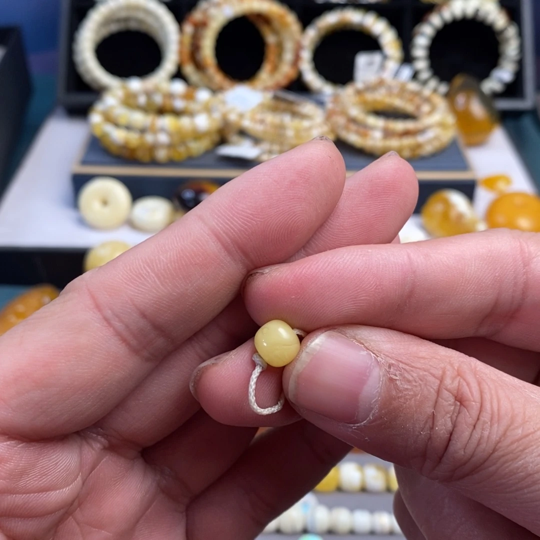 魚***鱻蜜蜡未镶嵌裸石8mm