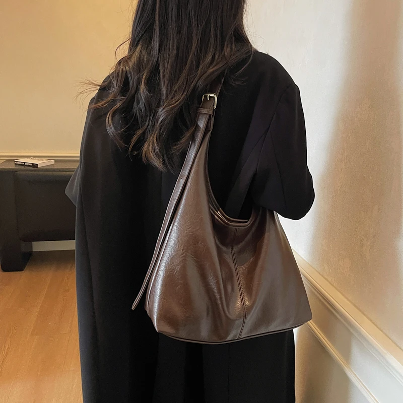 质感软皮大容量托特包女2025新款秋冬通勤单肩包复古百搭斜跨大包