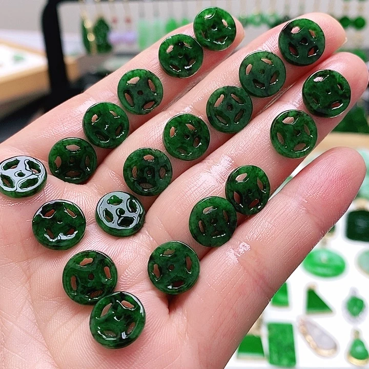 翡翠未镶嵌颈饰董*挂件