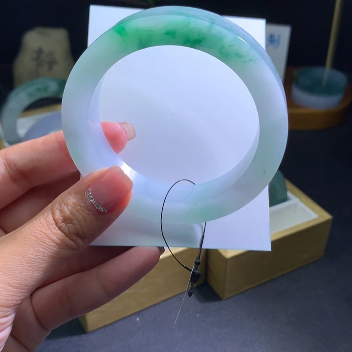 定制翡翠未镶嵌翡翠手镯