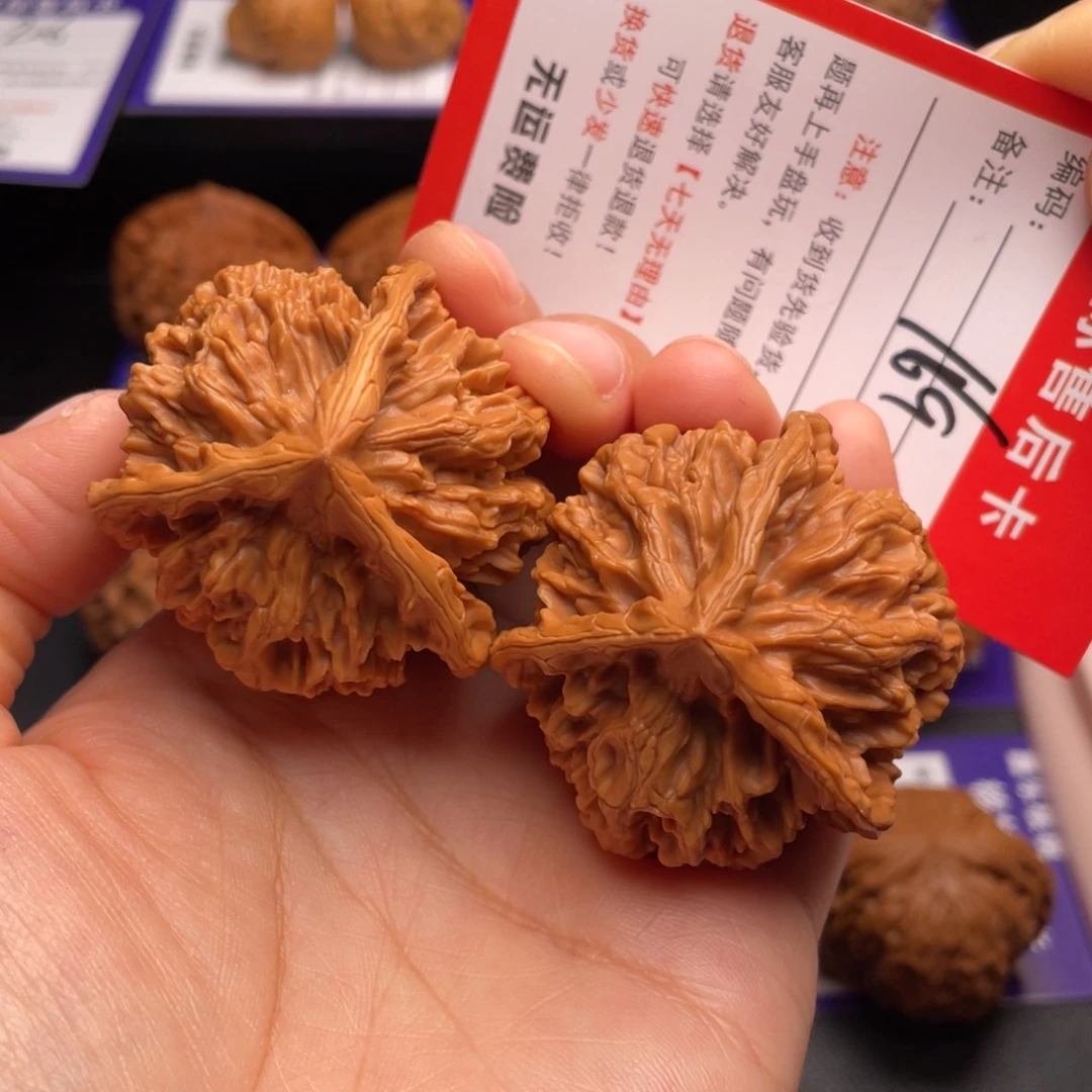 文玩核桃把件三棱正奔45尺52克