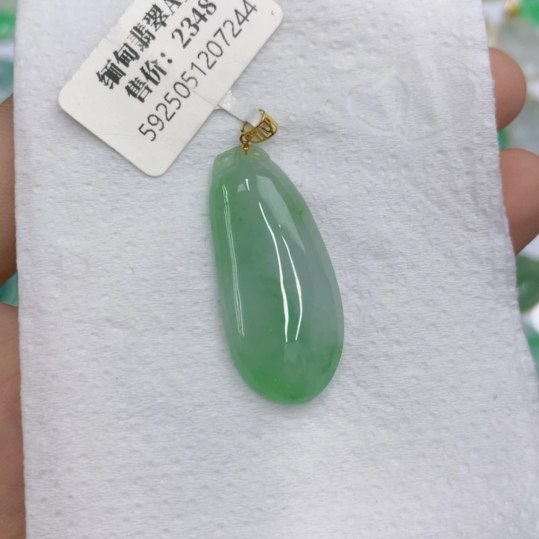 翡翠18K金镶嵌颈饰翡翠
