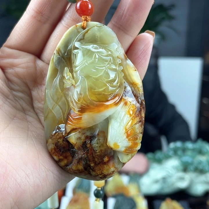 蛇纹石玉颈饰未镶嵌