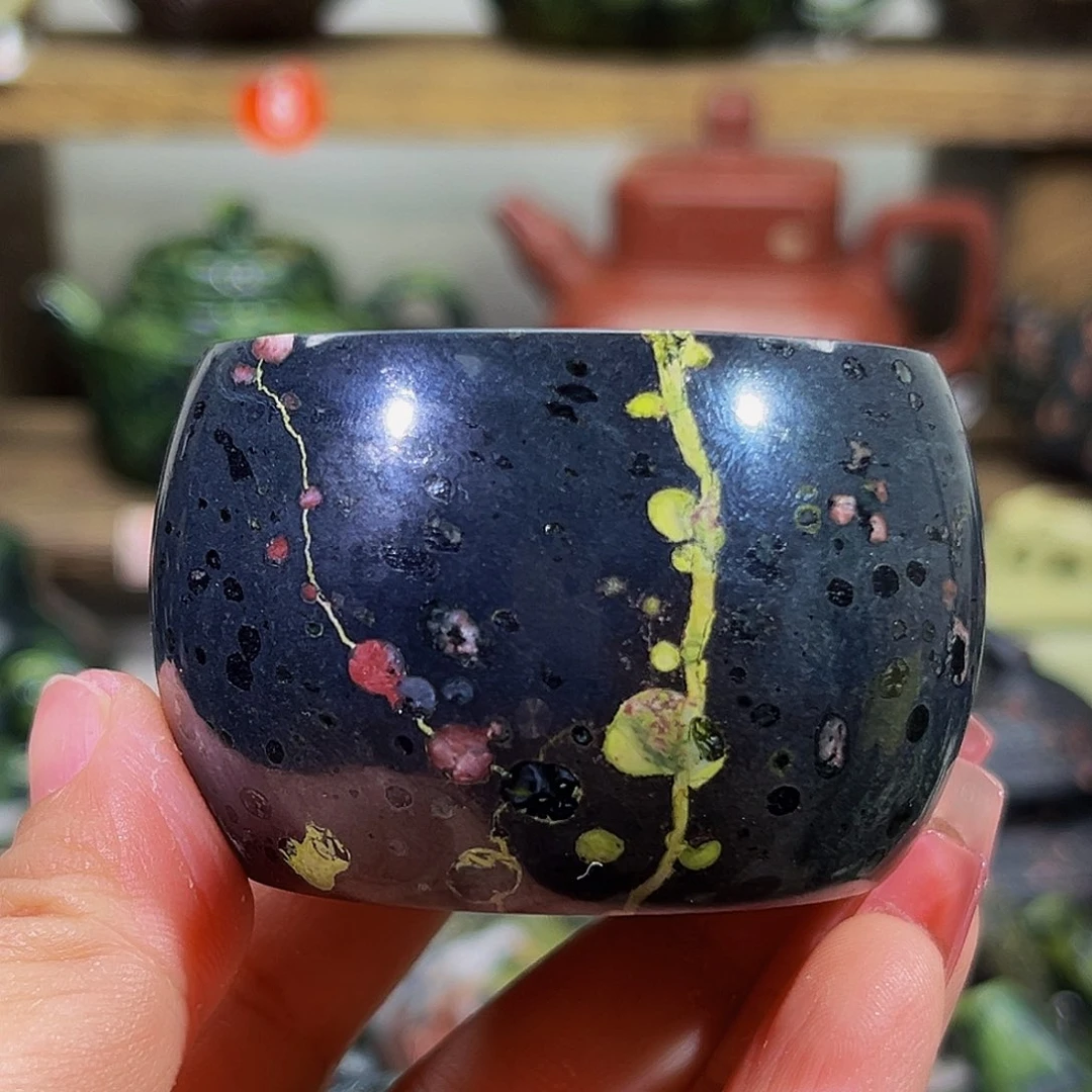 梅花玉圆鼓杯飘枝干