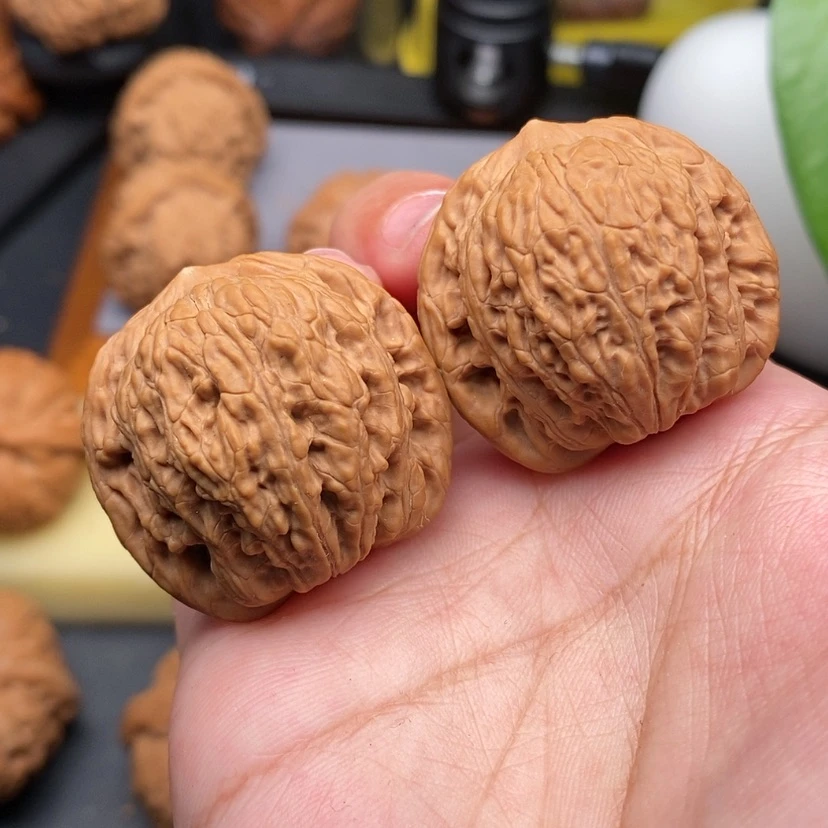 【闪购商品】文玩核桃把件绣球全品33.5