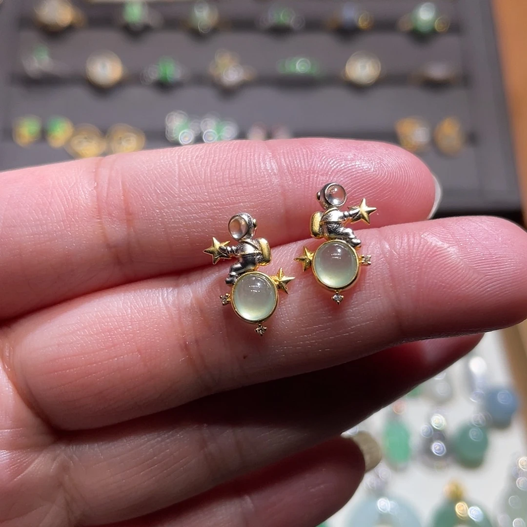 翡翠耳饰18K金镶嵌晴底蛋面宇航员款