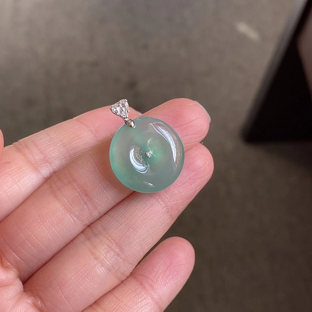 翡翠颈饰18K金镶嵌冰晴平安扣