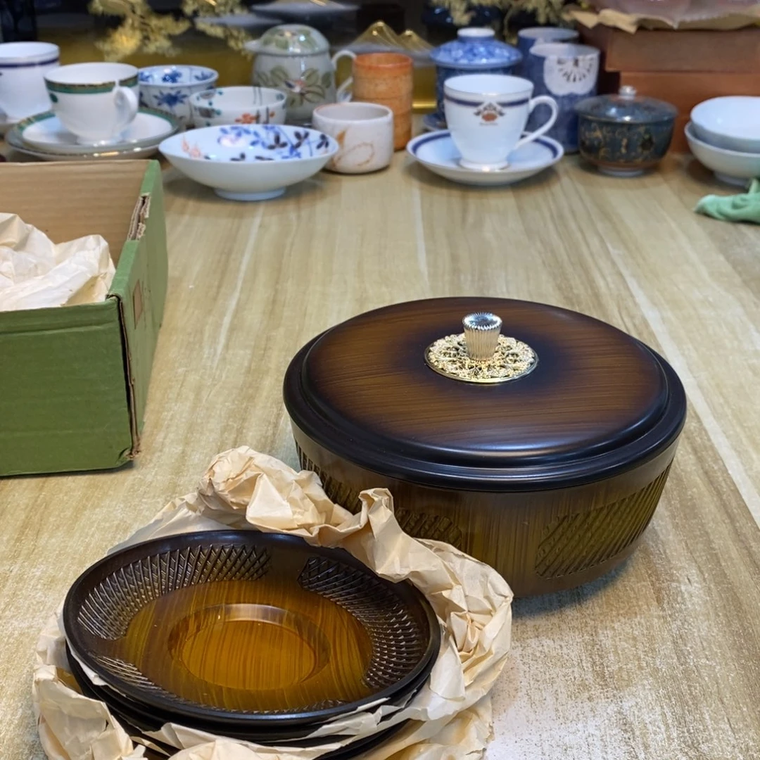 L***y瓷片易雅集工艺品有限公司