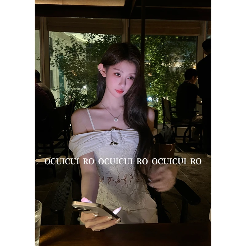 CUI CUI 崔崔【潇湘书院】法式蕾丝镂空设计感一字肩上衣显瘦套装女