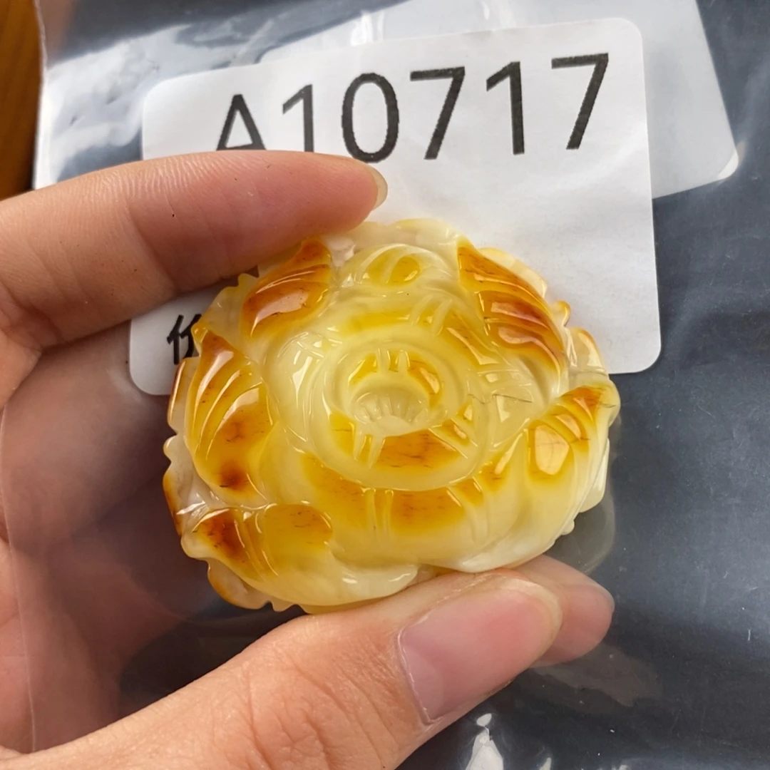 蜜蜡未镶嵌珠宝奇石