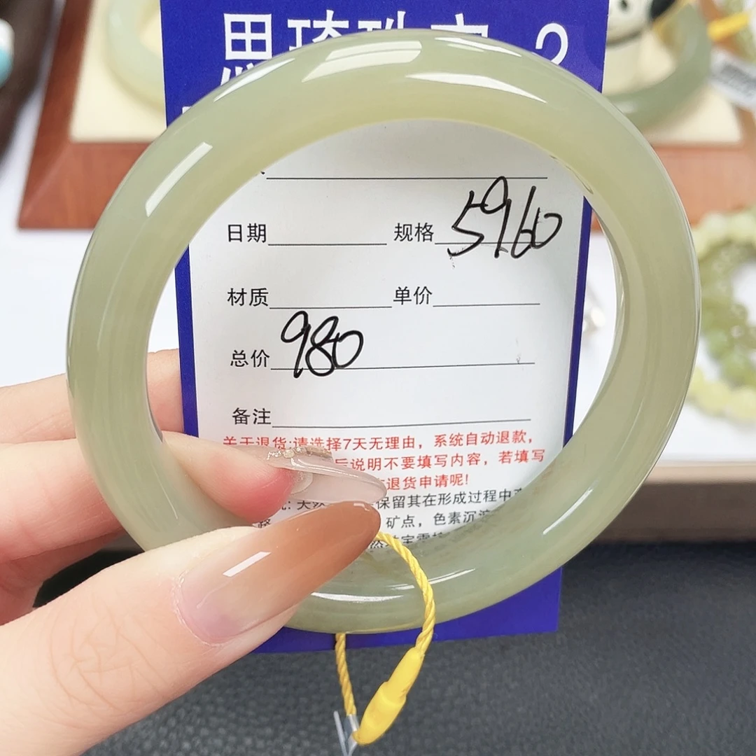 和田玉未镶嵌手镯