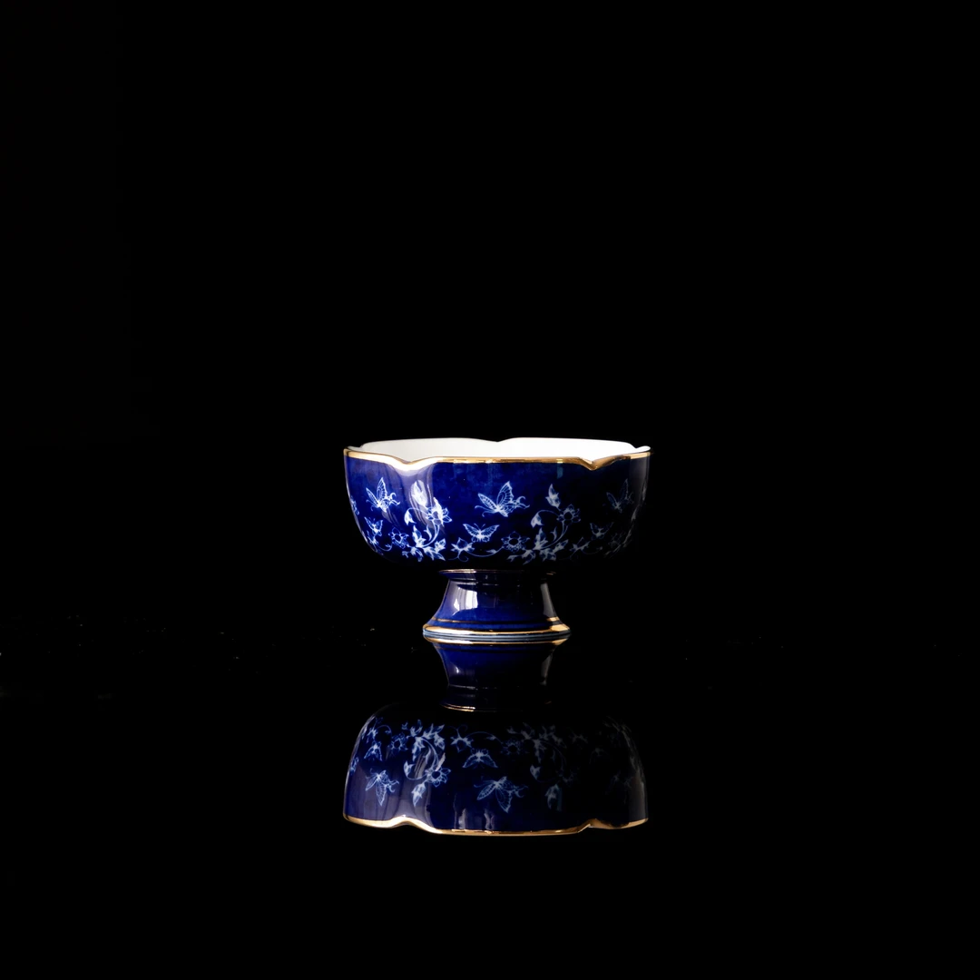 时节 洒蓝手刻留白萱草玉蝶高足花口杯