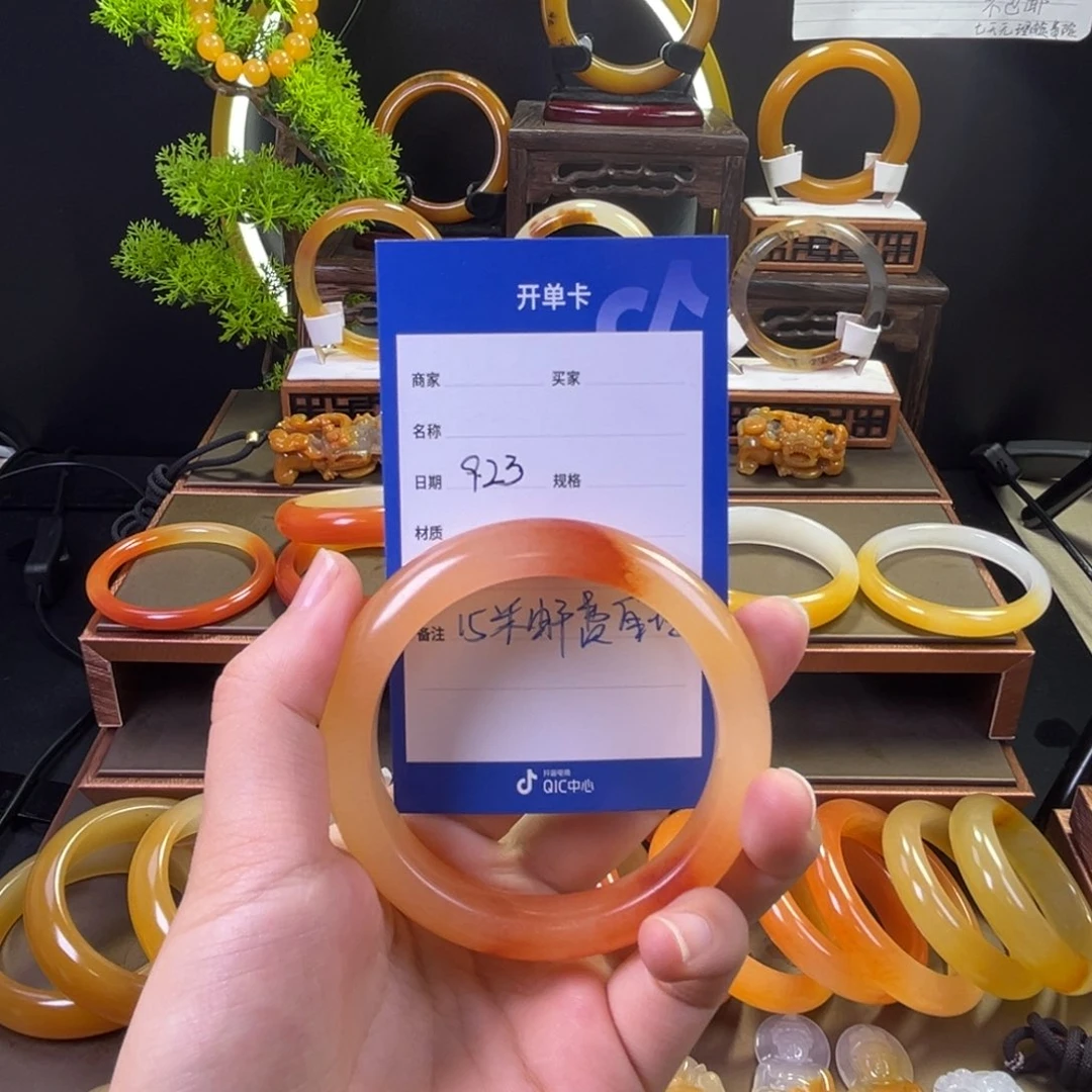 未镶嵌手镯石英质玉