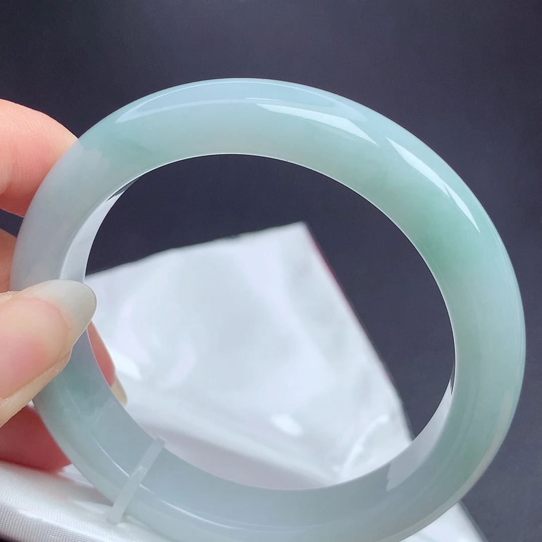 翡翠手镯未镶嵌58圈口