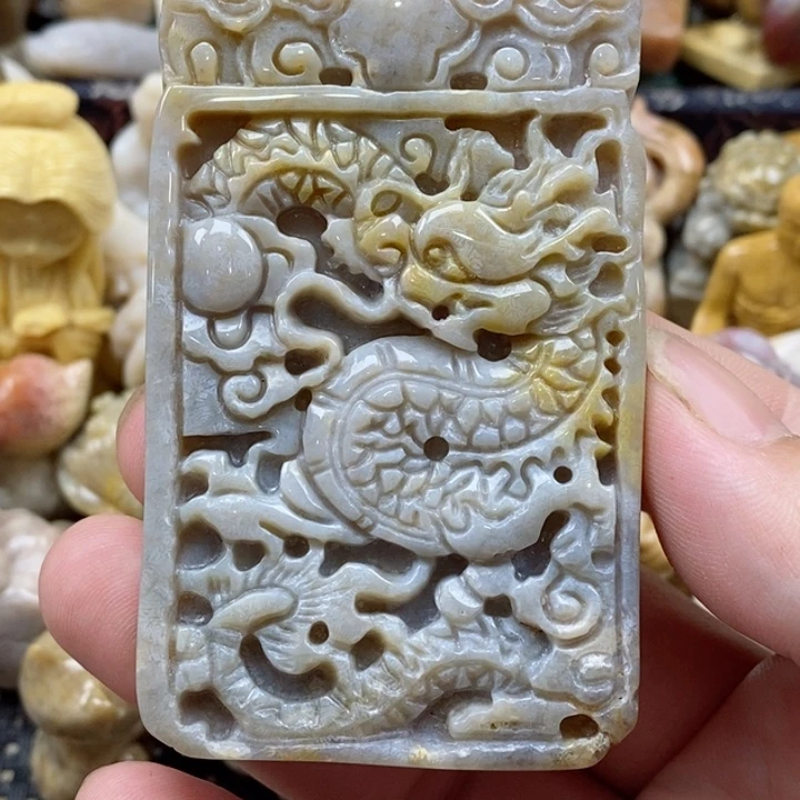 颈饰未镶嵌硅化珊瑚（珊瑚玉）有瑕