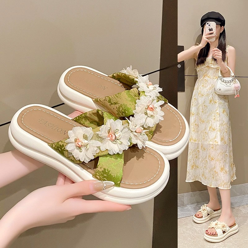厚底花朵交叉拖鞋女夏外穿2025新款爆款百搭时尚一字拖凉拖配裙子