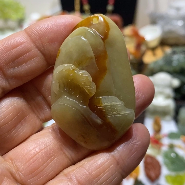 蛇纹石玉未镶嵌挂坠